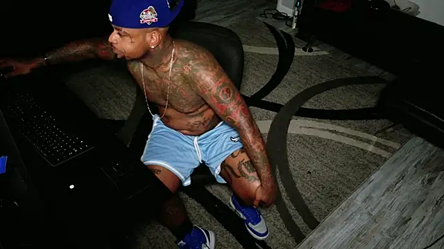SLANGONDEMHOES online show from 06-19-26, 02:49