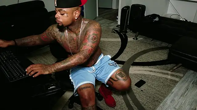SLANGONDEMHOES online show from 06-19-26, 03:16