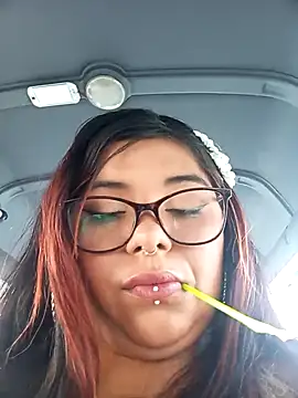 snow belle online show from 10-21-25, 09:04