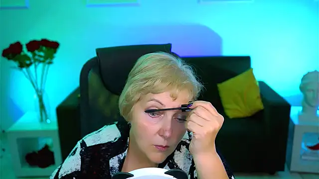 Snapshot of MaryMogan chatting on 10-09-25, 08:12 MaryMogan online show from 10-09-25, 08:12