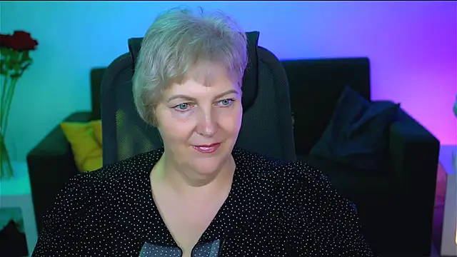 Snapshot of MaryMogan chatting on 10-14-25, 04:13 MaryMogan online show from 10-14-25, 04:13