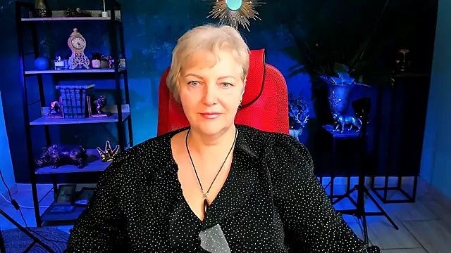 Snapshot of MaryMogan chatting on 10-27-25, 05:00 MaryMogan online show from 10-27-25, 05:00