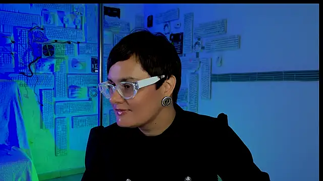 LauraDavidsons online show from 10-05-25, 04:05