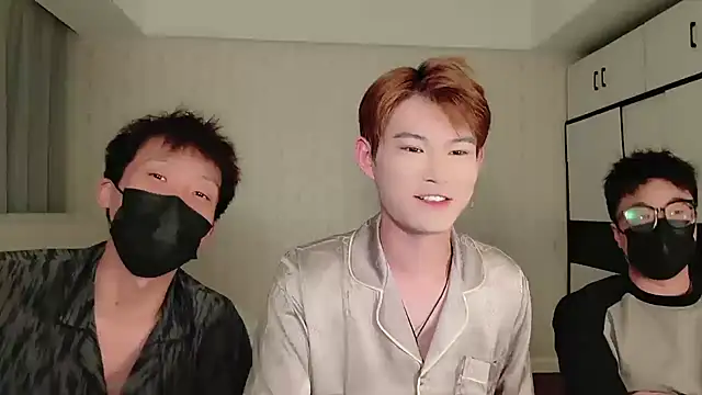 Snapshot of Dancer03 chatting on 09-22-25, 02:30 Dancer03 online show from 09-22-25, 02:30