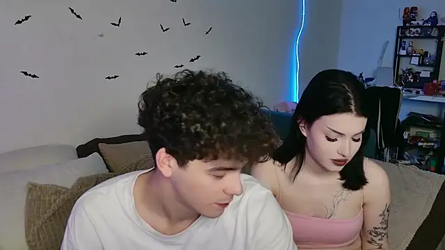 Alice18James online show from 10-29-25, 02:58