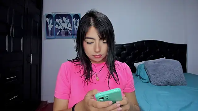 Snapshot of sammy_bunny1 chatting on 10-24-25, 04:14 sammy bunny1 online show from 10-24-25, 04:14