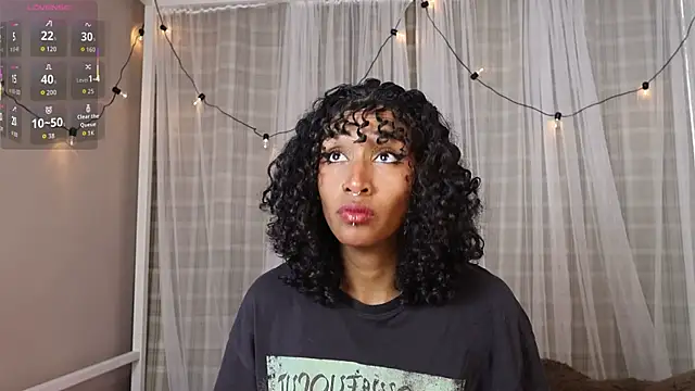 Snapshot of lynx_sun chatting on 09-29-25, 04:56 lynx sun online show from 09-29-25, 04:56