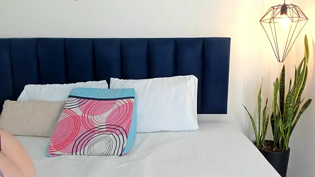 sophieturner mg online show from 12-05-25, 07:10