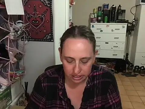 Snapshot of TheSilentCrown chatting on 09-28-25, 02:39 TheSilentCrown online show from 09-28-25, 02:39