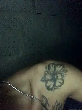 Snapshot of tattoos22 chatting on 10-31-25, 04:02 tattoos22 online show from 10-31-25, 04:02