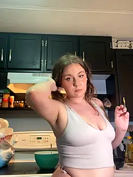 Snapshot of EllieMelts chatting on 10-08-25, 12:30 EllieMelts online show from 10-08-25, 12:30