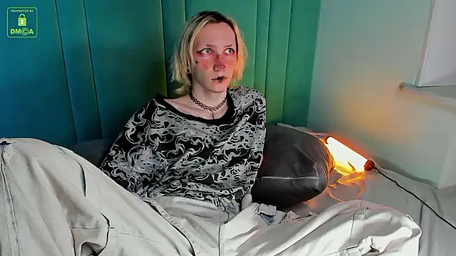 TrissHarper online show from 10-08-25, 03:20