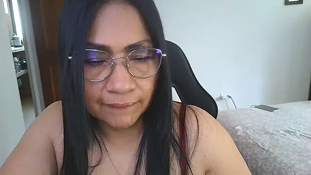 LissafeetHott online show from 12-17-25, 04:24