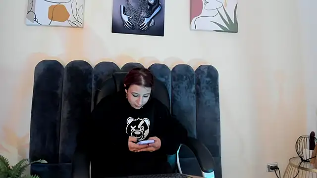 Cristalfoxy  online show from 06-11-26, 12:32