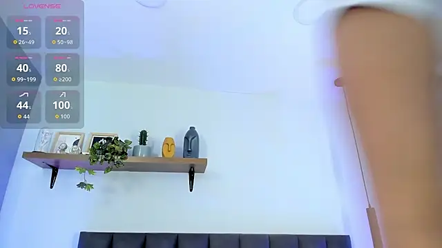 Cristalfoxy  online show from 06-27-26, 10:04