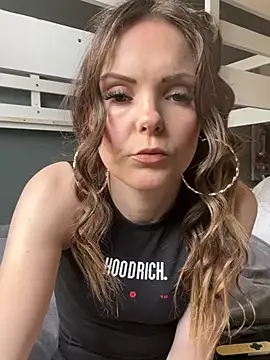 SexyLoLoUK online show from 05-18-26, 09:15
