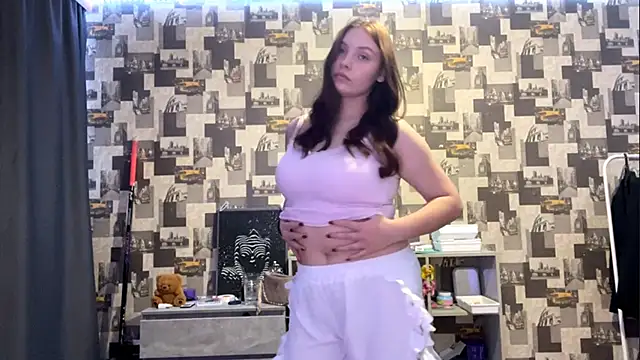 Snapshot of SwiiSweet chatting on 09-27-25, 04:12 SwiiSweet online show from 09-27-25, 04:12