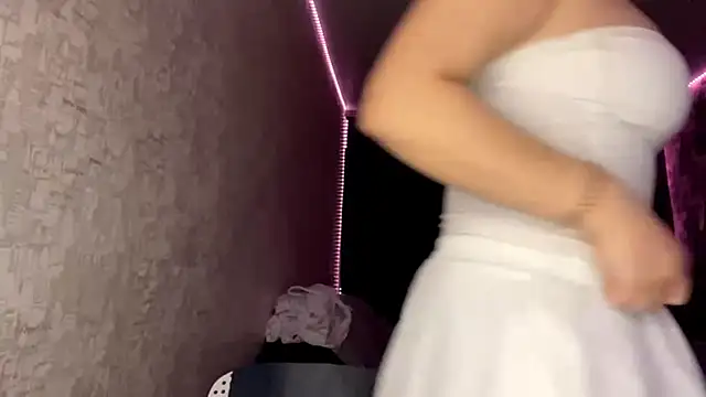 Snapshot of SwiiSweet chatting on 10-24-25, 05:20 SwiiSweet online show from 10-24-25, 05:20