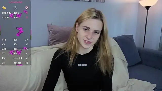 Snapshot of HelenMartines chatting on 09-21-25, 10:28 HelenMartines online show from 09-21-25, 10:28
