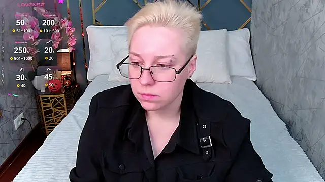 AlexandraGreen online show from 10-31-25, 09:05