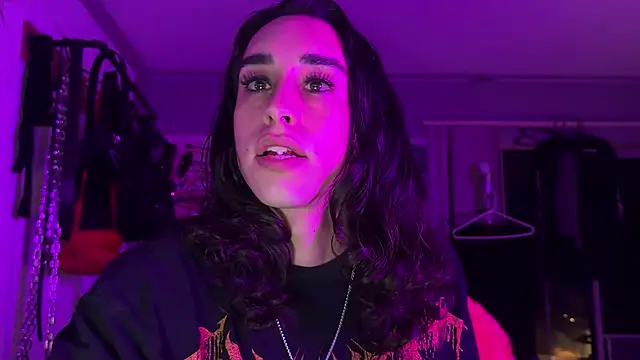 xoFrankie online show from 10-28-25, 02:37