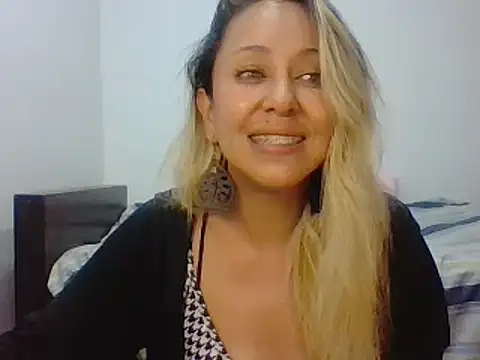 leah susman online show from 10-24-25, 01:57