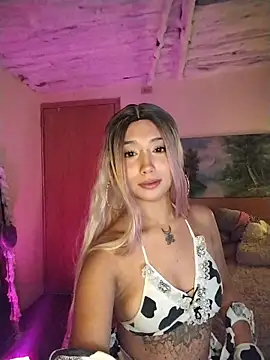 Snapshot of Ella_rr chatting on 03-13-26, 01:23 Ella rr online show from 03-13-26, 01:23