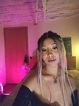 Snapshot of Ella_rr chatting on 03-15-26, 03:45 Ella rr online show from 03-15-26, 03:45