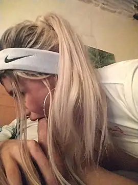 Snapshot of Ella_rr chatting on 03-15-26, 10:38 Ella rr online show from 03-15-26, 10:38