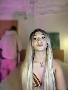 Snapshot of Ella_rr chatting on 03-19-26, 03:32 Ella rr online show from 03-19-26, 03:32