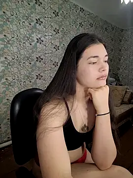 Snapshot of Albi_Glow chatting on 10-15-25, 02:01 Albi Glow online show from 10-15-25, 02:01