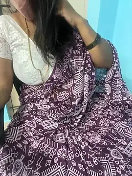 Snapshot of monal_95 chatting on 02-18-26, 07:15 monal 95 online show from 02-18-26, 07:15