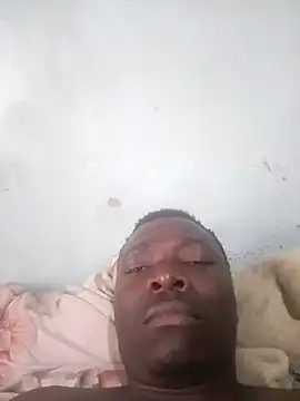 Snapshot of Mrhugeblack chatting on 10-01-25, 10:43 Mrhugeblack online show from 10-01-25, 10:43