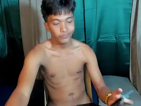 Snapshot of chris_hot_asian_loverboy chatting on 03-31-26, 06:47 chris hot asian loverboy online show from 03-31-26, 06:47