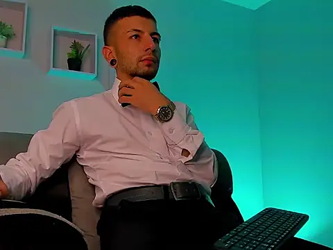 Tayler bennet  online show from 09-18-25, 04:36