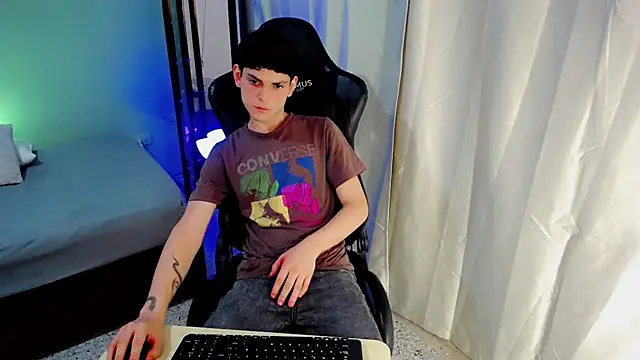 dilan hott  online show from 09-15-25, 08:09