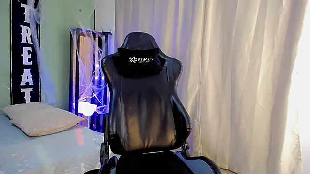 dilan hott  online show from 10-27-25, 08:13