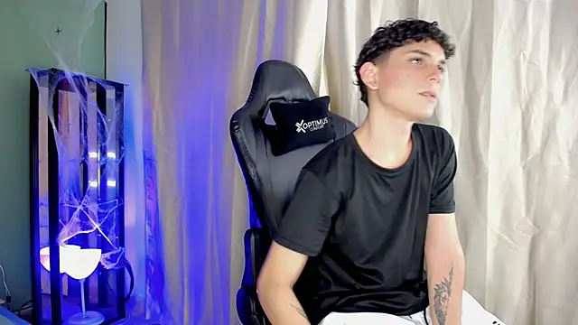 dilan hott  online show from 10-28-25, 08:11