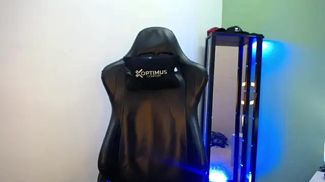 dilan hott  online show from 12-22-25, 08:39