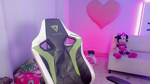 mishel hott online show from 10-05-25, 08:18