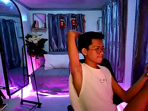 Snapshot of Skinny_CumLoader69 chatting on 11-13-25, 06:18 Skinny CumLoader69 online show from 11-13-25, 06:18