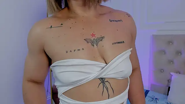 Snapshot of AliceFit_212 chatting on 10-09-25, 01:31 AliceFit 212 online show from 10-09-25, 01:31