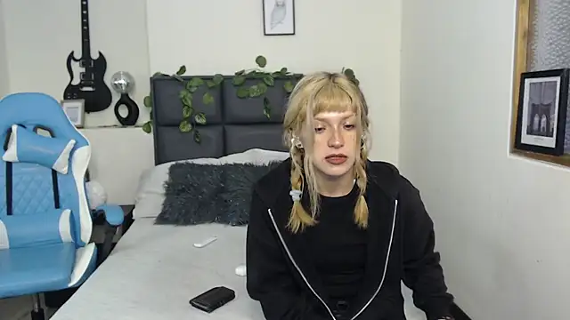 Amnesia  online show from 09-29-25, 01:38