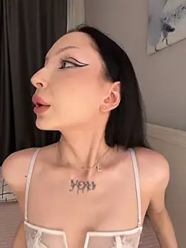 Snapshot of Lina_Thornton_ chatting on 05-18-26, 04:13 Lina Thornton online show from 05-18-26, 04:13