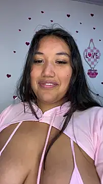 Snapshot of SharaRous chatting on 02-14-26, 05:48 SharaRous online show from 02-14-26, 05:48