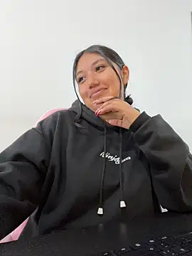 Snapshot of SharaRous chatting on 02-17-26, 03:19 SharaRous online show from 02-17-26, 03:19