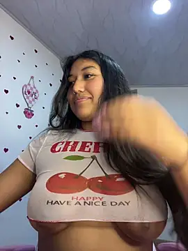 Snapshot of SharaRous chatting on 02-19-26, 12:39 SharaRous online show from 02-19-26, 12:39