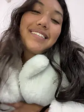 Snapshot of SharaRous chatting on 02-24-26, 05:00 SharaRous online show from 02-24-26, 05:00