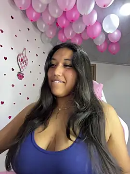 Snapshot of SharaRous chatting on 03-13-26, 12:39 SharaRous online show from 03-13-26, 12:39