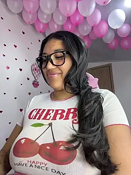 Snapshot of SharaRous chatting on 03-14-26, 02:39 SharaRous online show from 03-14-26, 02:39